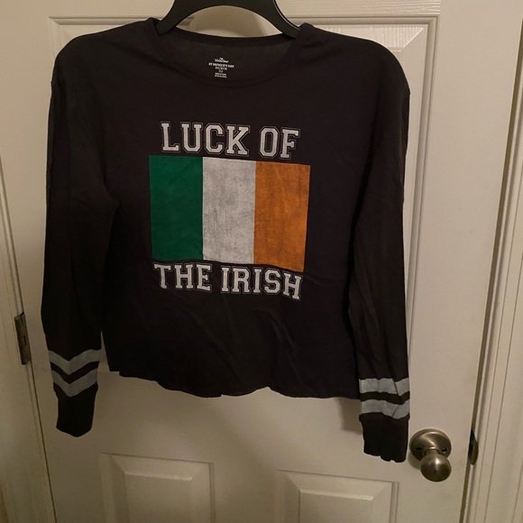 NEW Junior's "Luck of the Irish" Ireland Flag Long Sleeve Tee Shirt Top XS - Picture 1 of 4